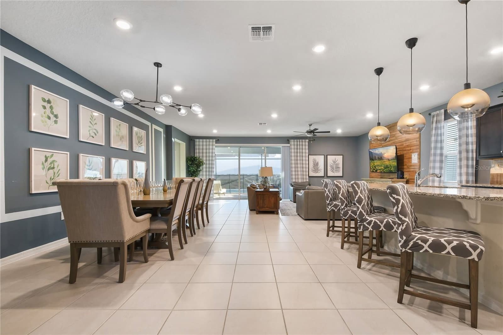 Photo 4 of 2060 LELANI CIR