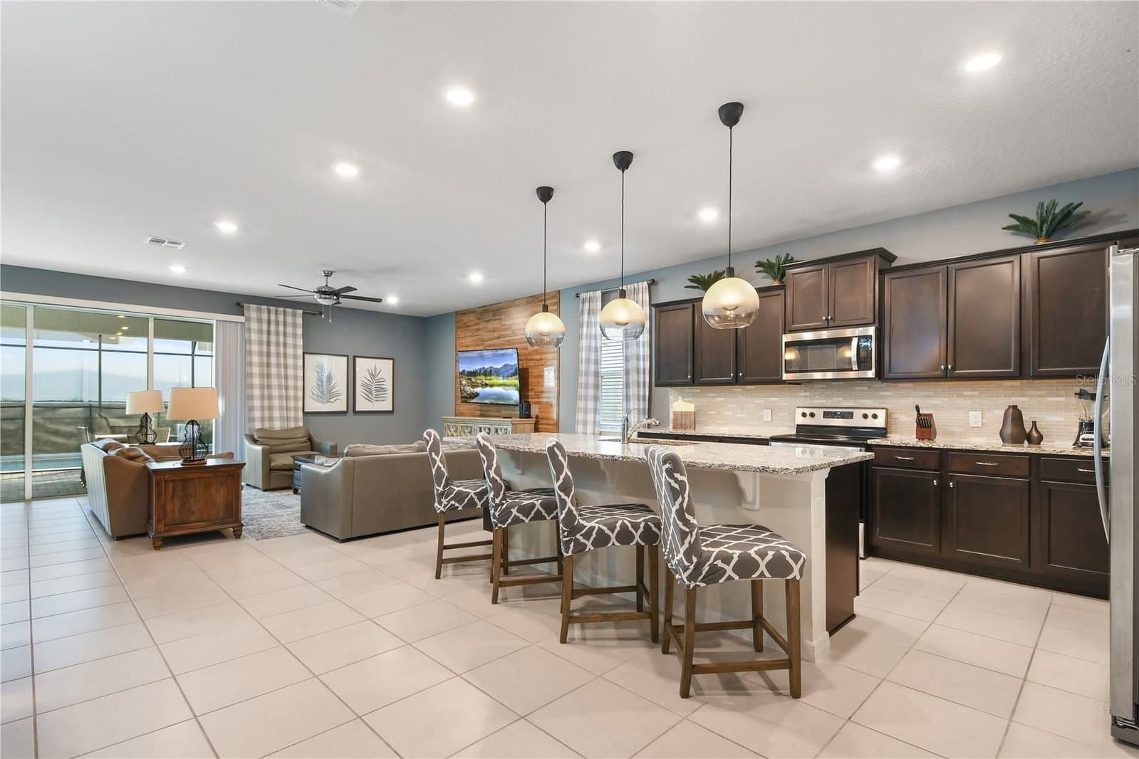 Photo 5 of 2060 LELANI CIR