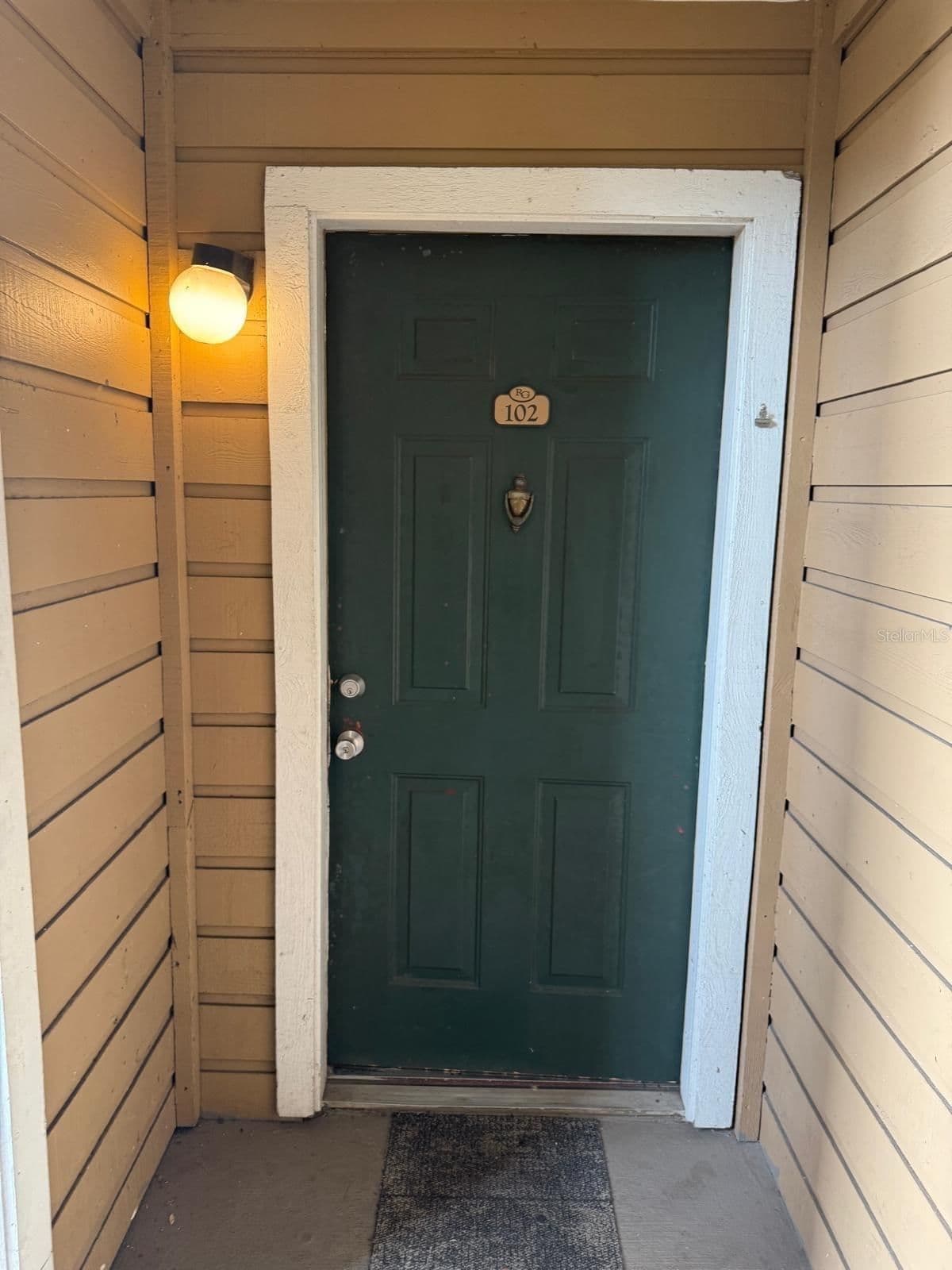 4400 THORNBRIAR