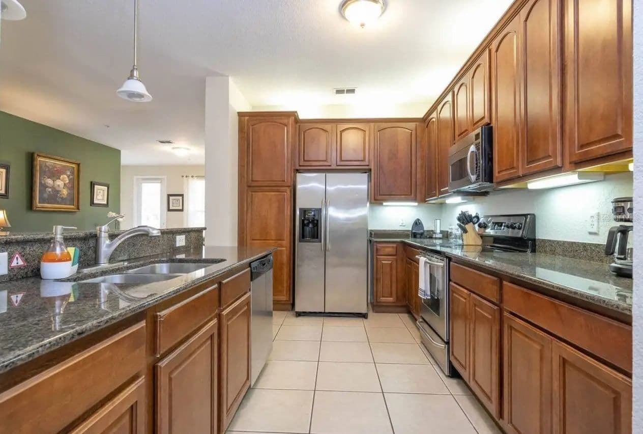 Photo 4 of 5025 SHOREWAY