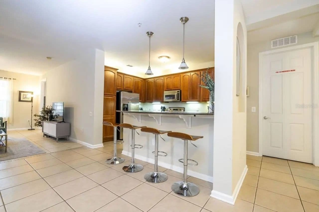 Photo 5 of 5025 SHOREWAY