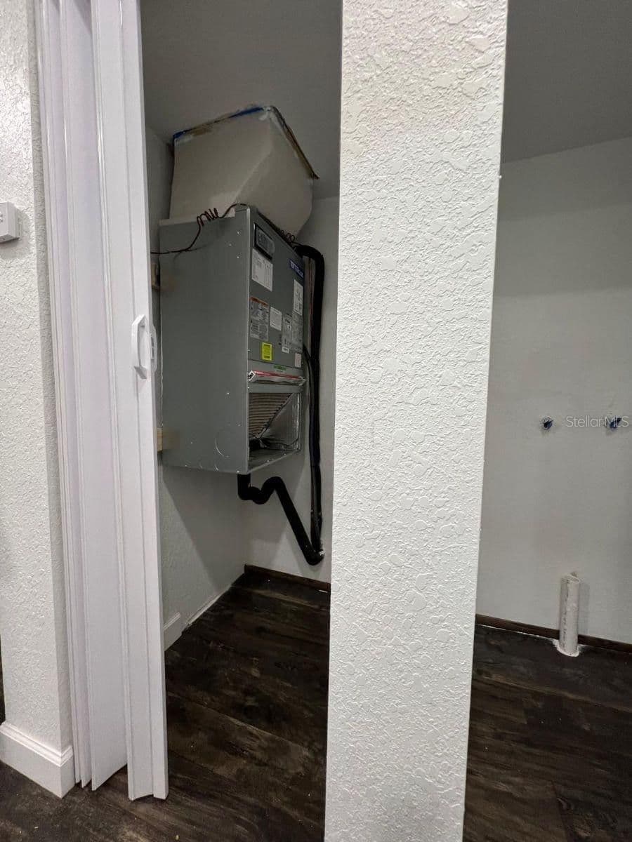 Photo 5 of 1526 LAKEWOOD