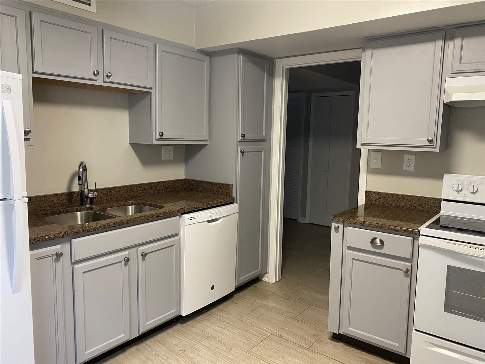 Photo 5 of 4400 CASTLEPALM