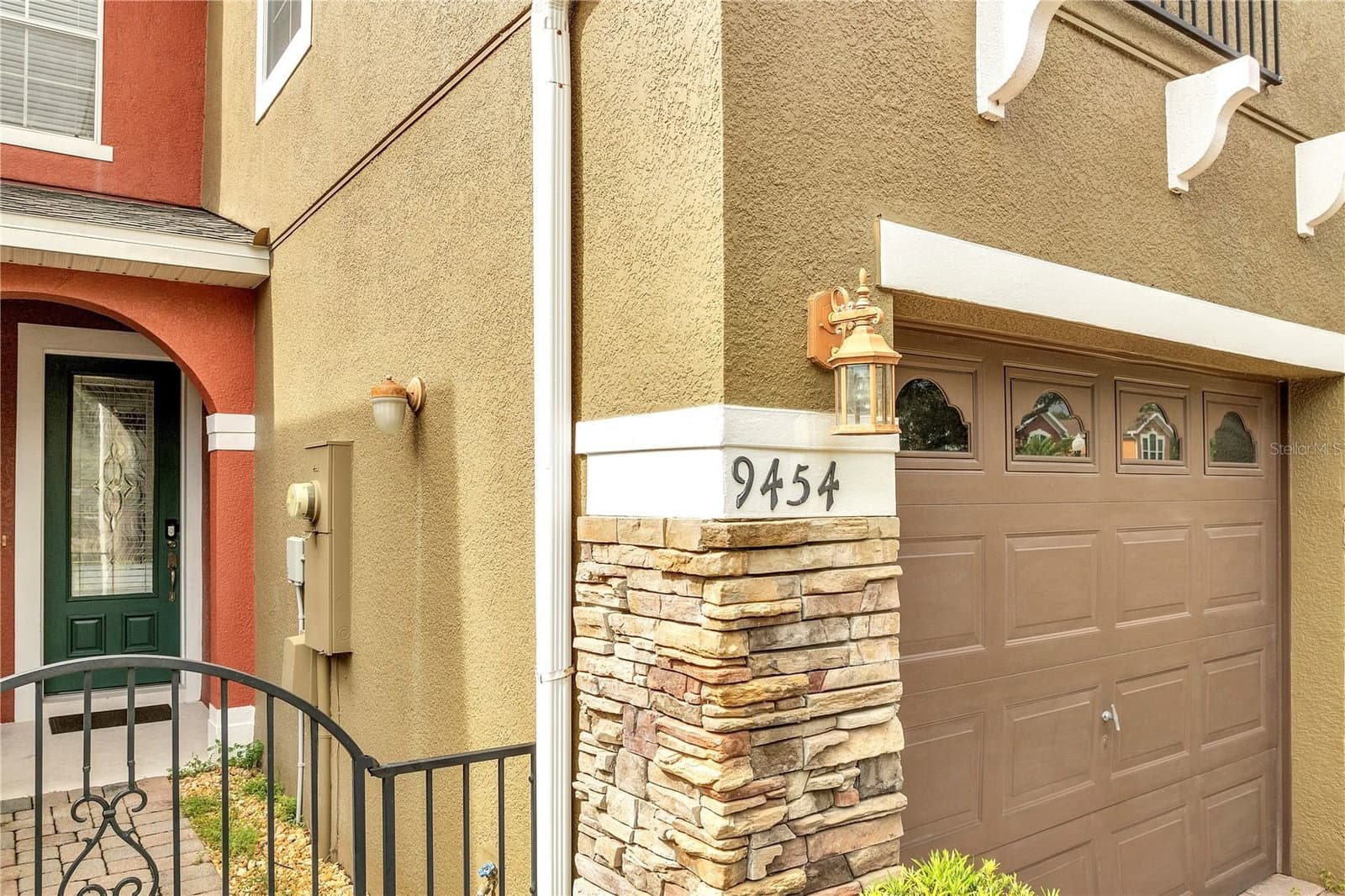 Photo 4 of 9454 SILVER BUTTONWOOD STREET