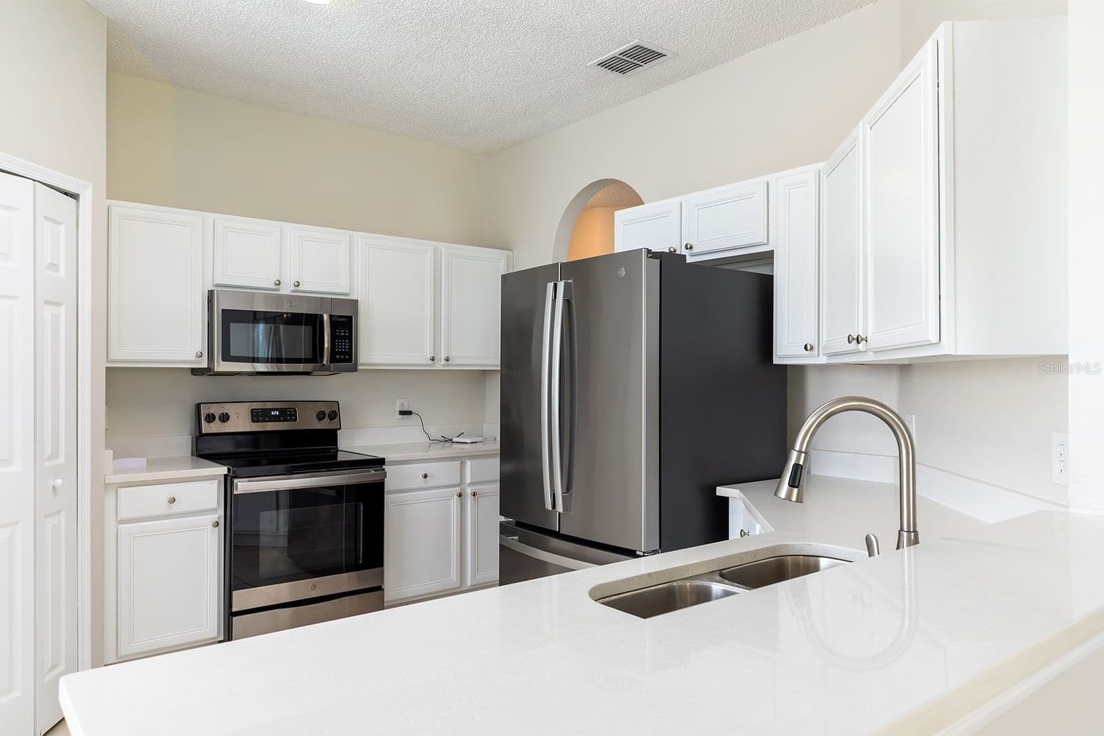Photo 4 of 4936 BELLTHORN
