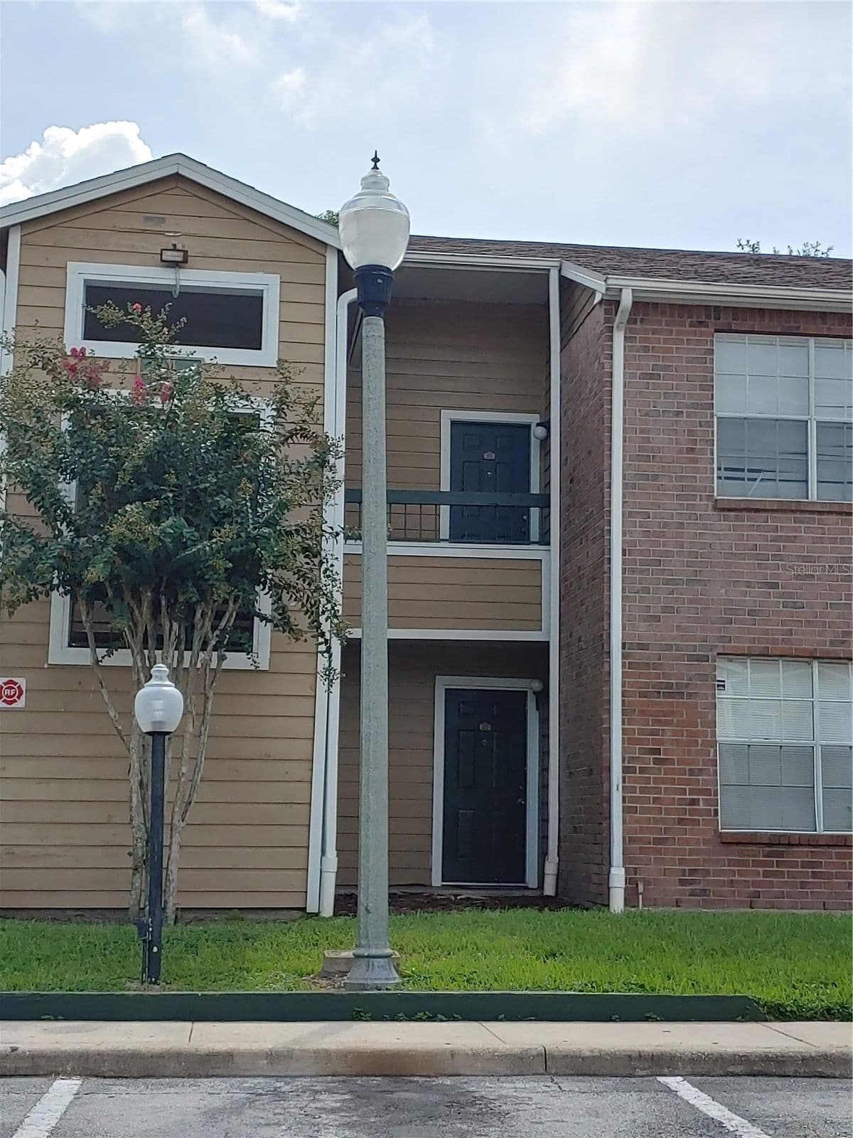 5635 DEVONBRIAR