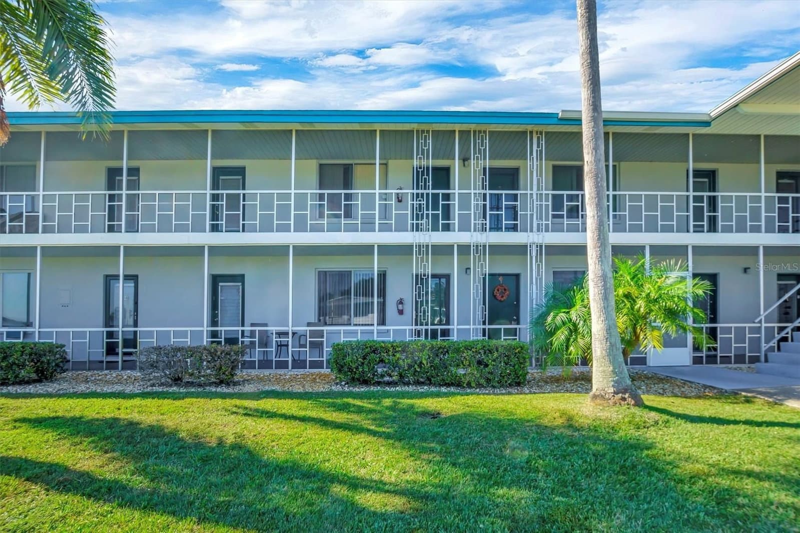 1600 LAKE PARKER