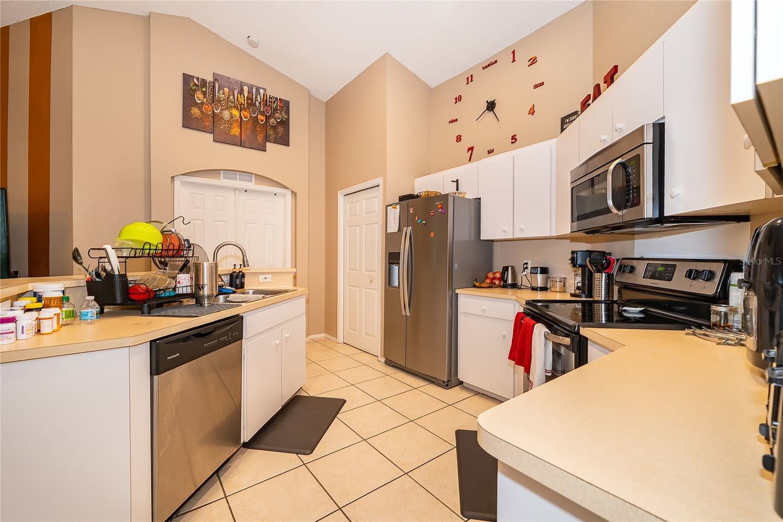 1152 VIEW POINTE