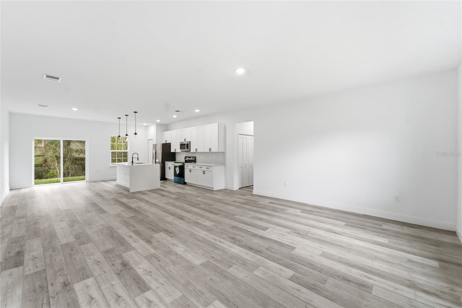Photo 5 of 785 MARION OAKS TRL