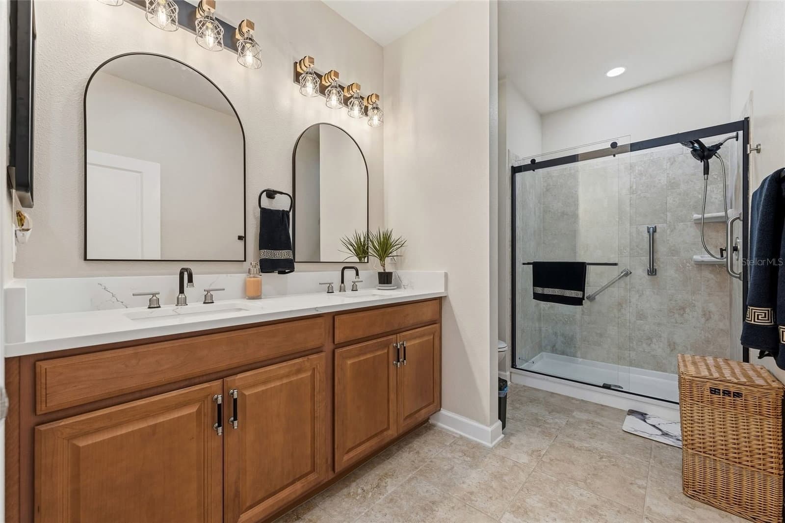 Photo 4 of 3550 FAIRWATERS