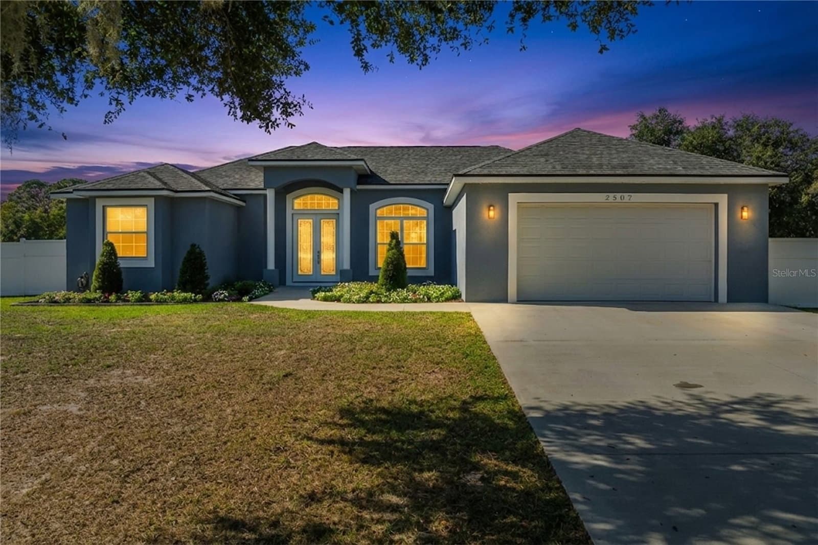 2502 LAKE FRONT