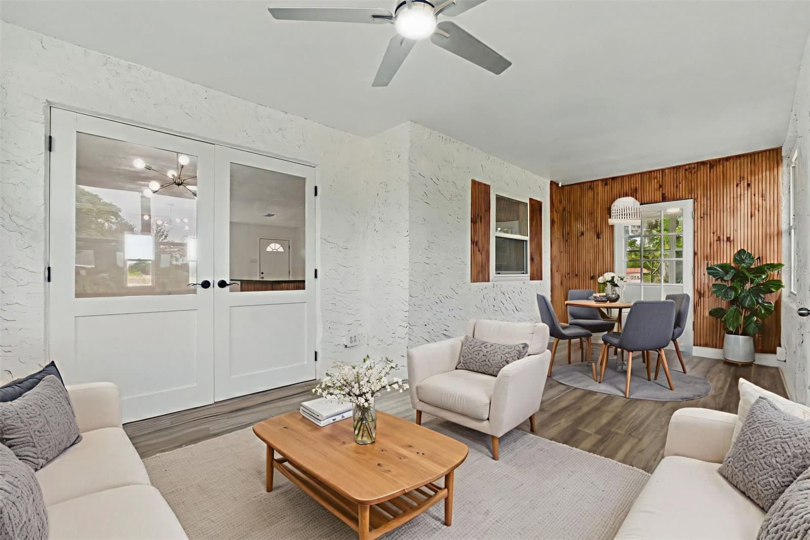 8812 OAKWOOD