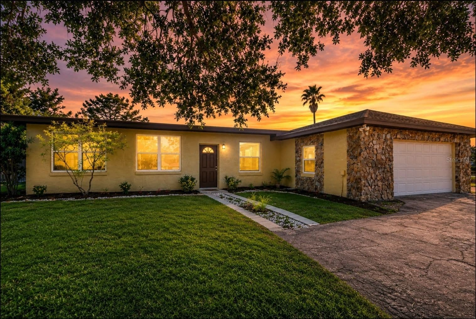 8812 OAKWOOD