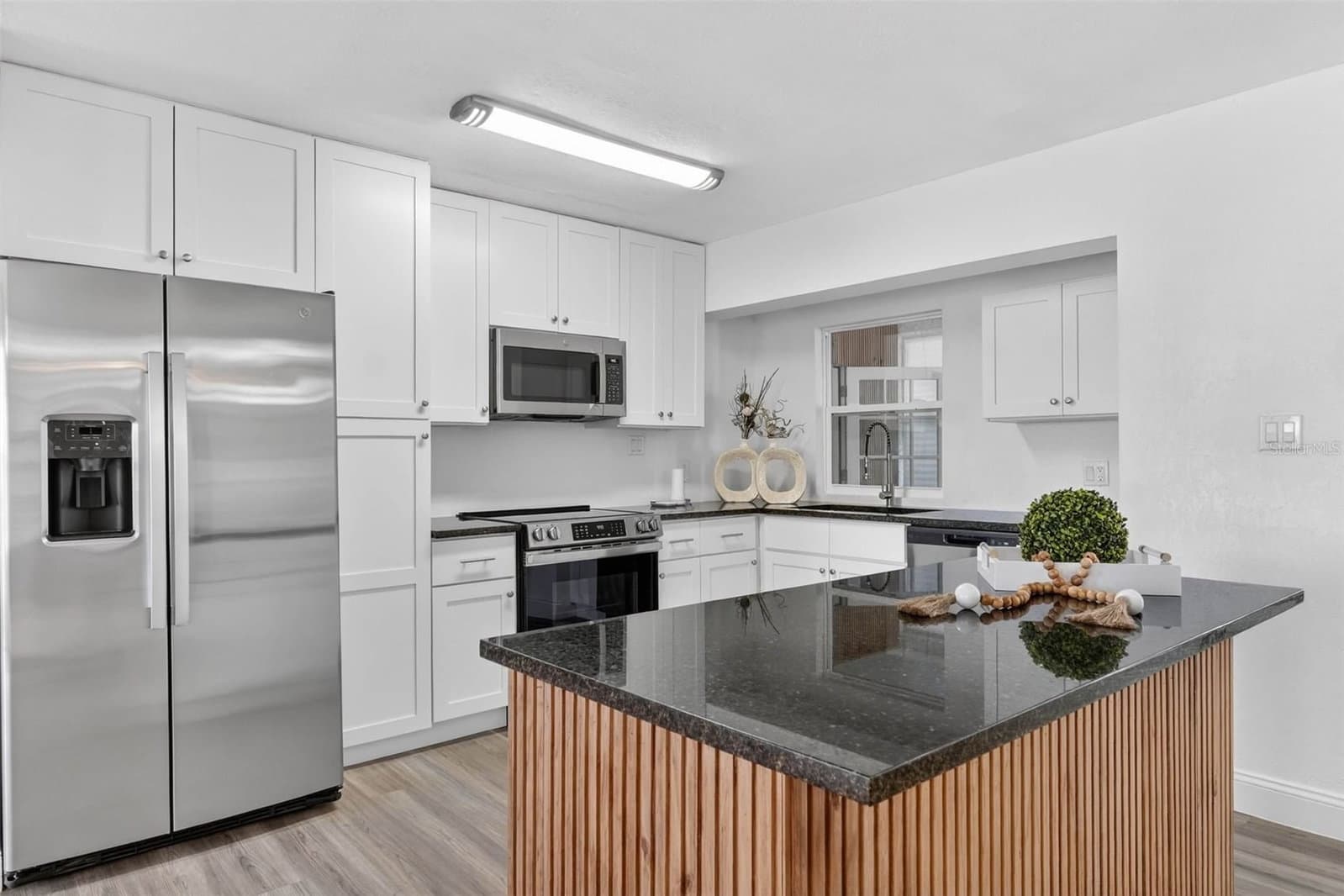 Photo 5 of 8812 OAKWOOD