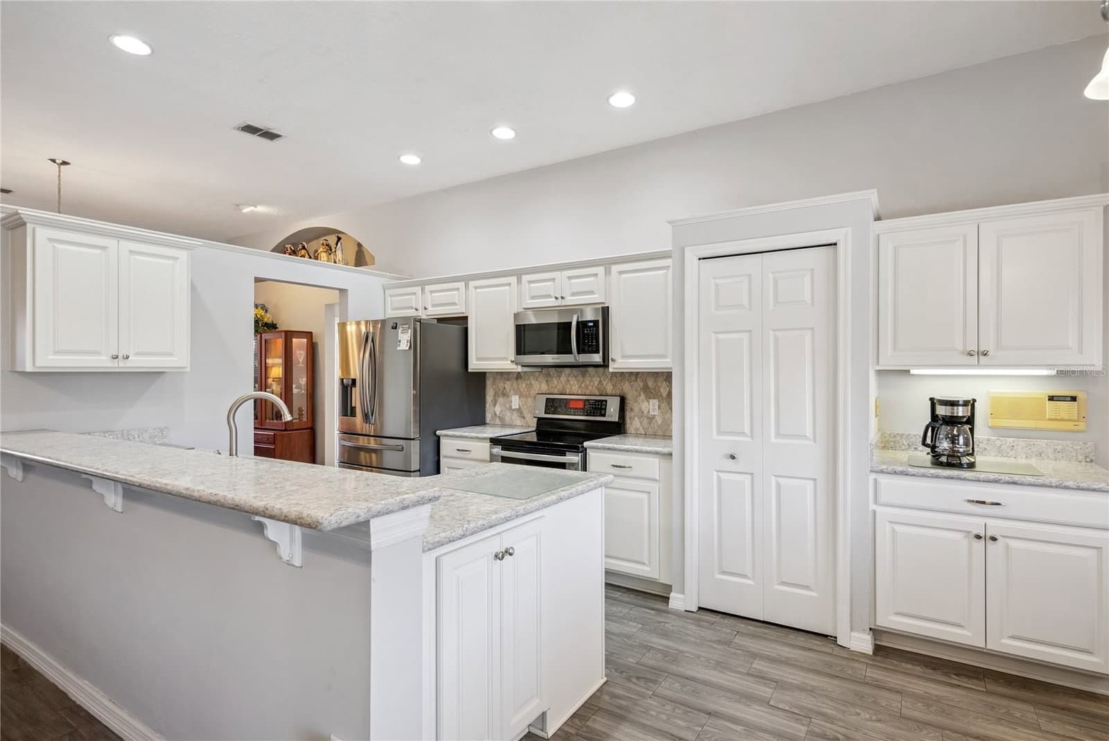 Photo 4 of 639 LAKEHAVEN