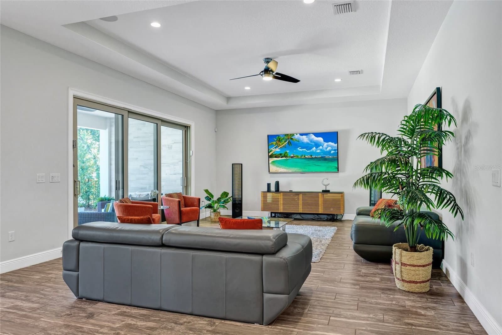 Photo 4 of 15625 SYLVESTER PALM