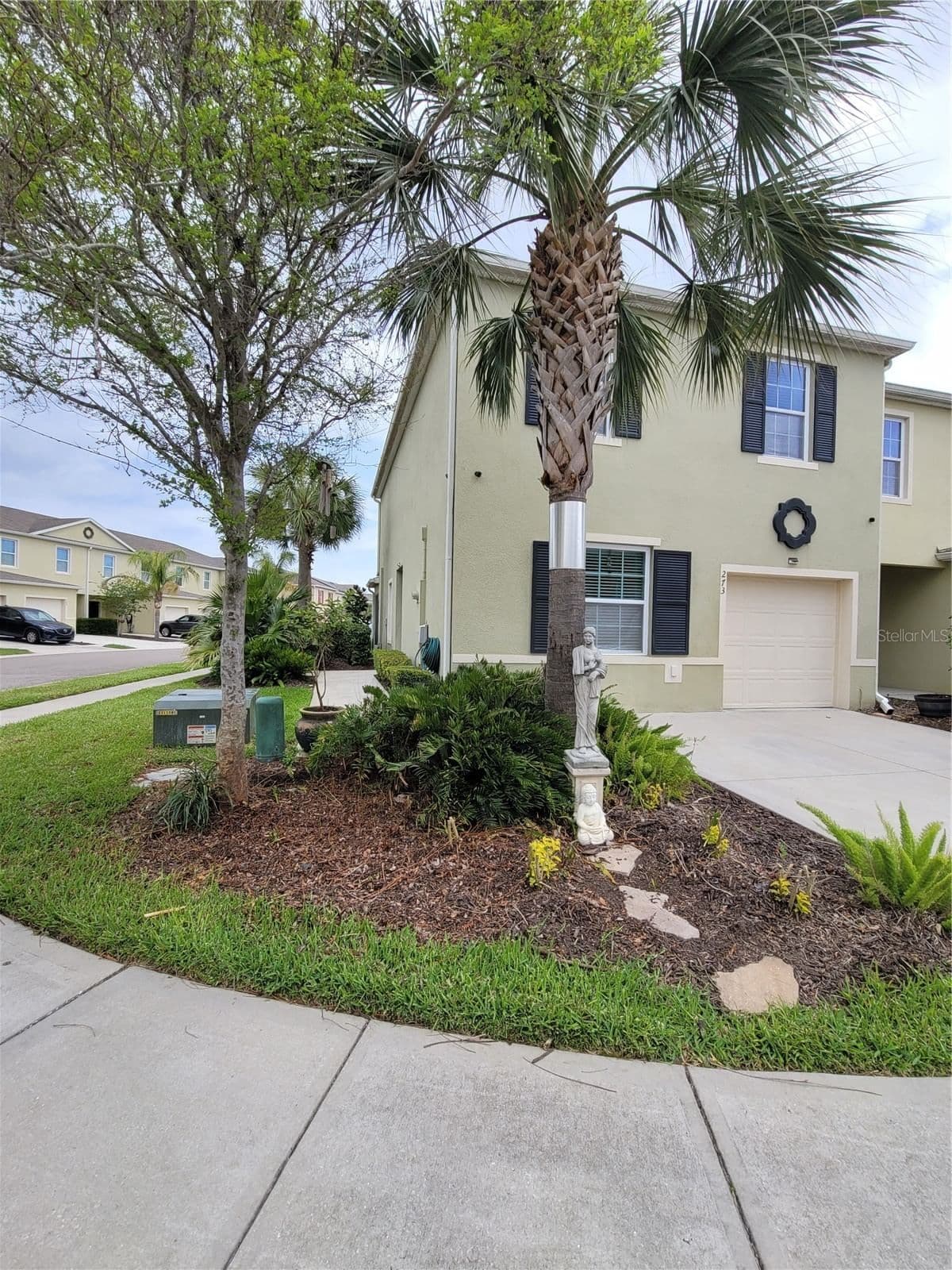 273 ARBOR LAKES
