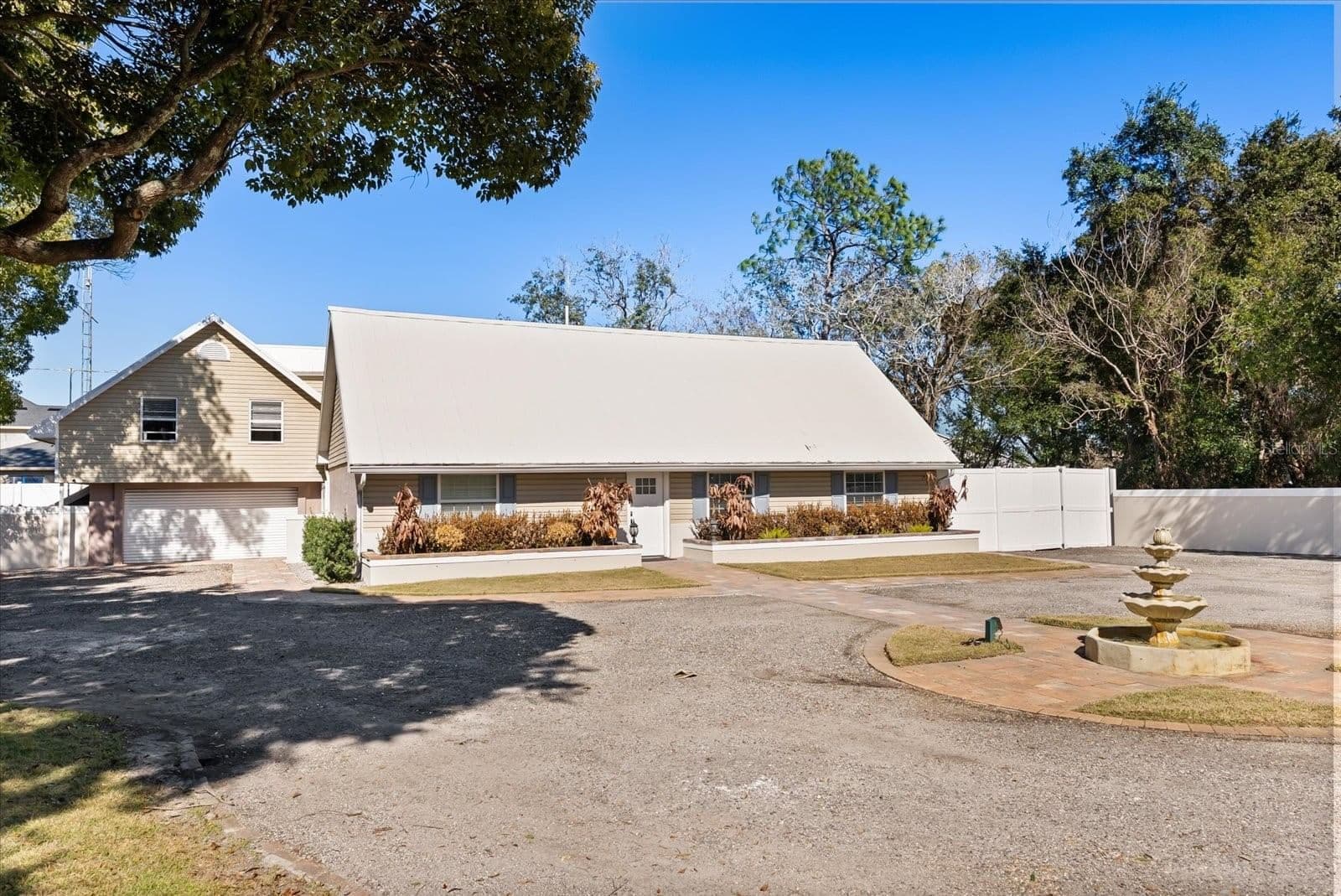 8255 LAKE UNDERHILL