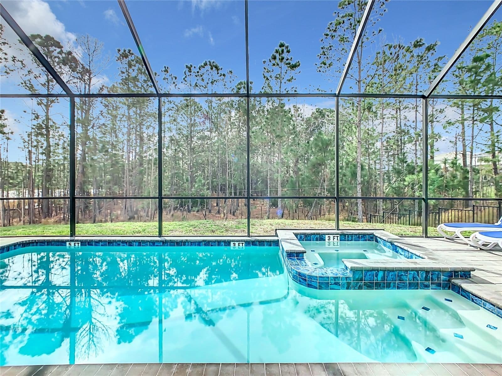 2125 PINE OAK