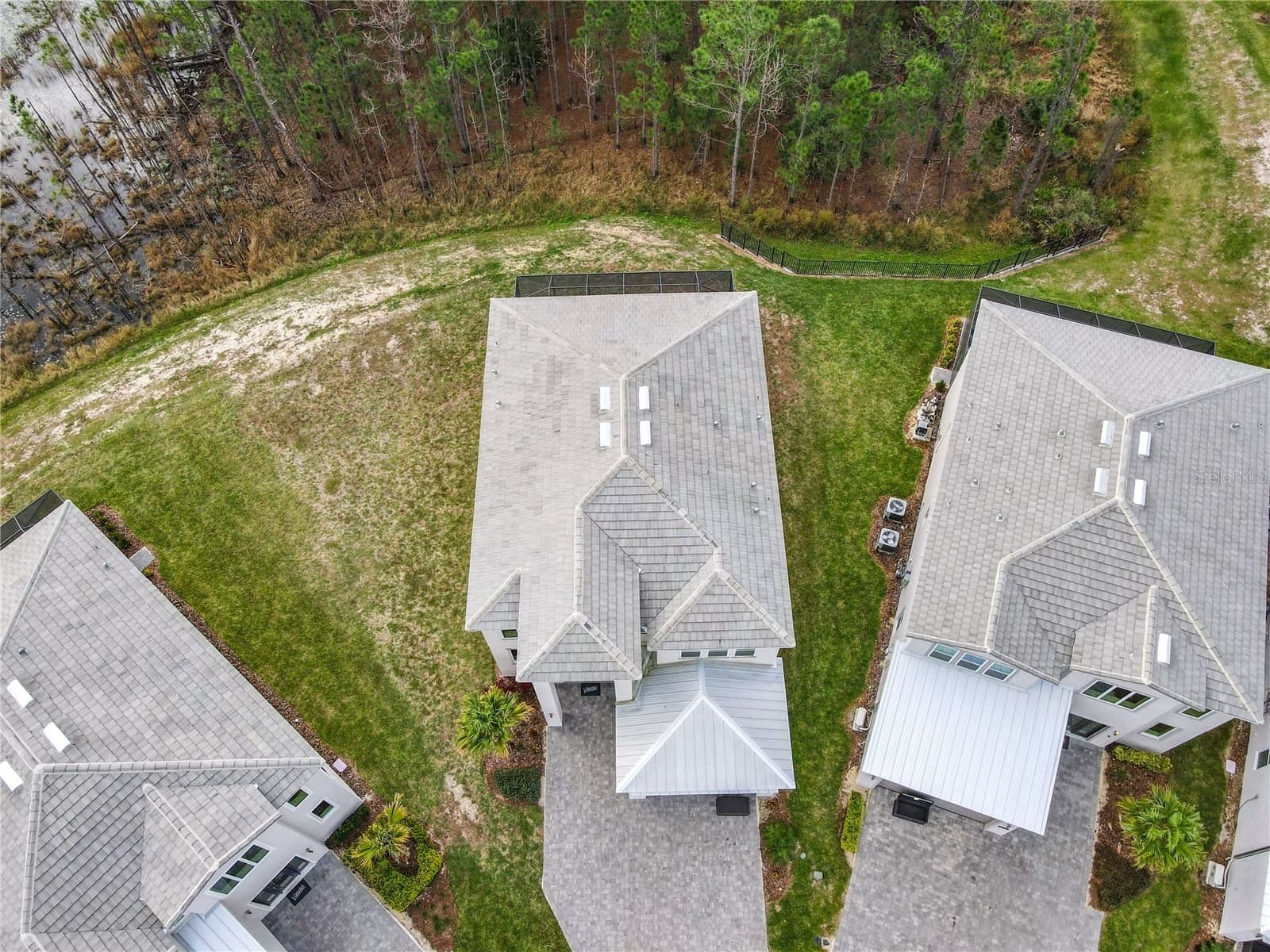2125 PINE OAK