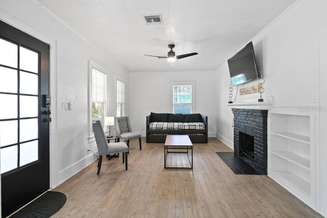 Photo 4 of 1829 HOLLENBECK