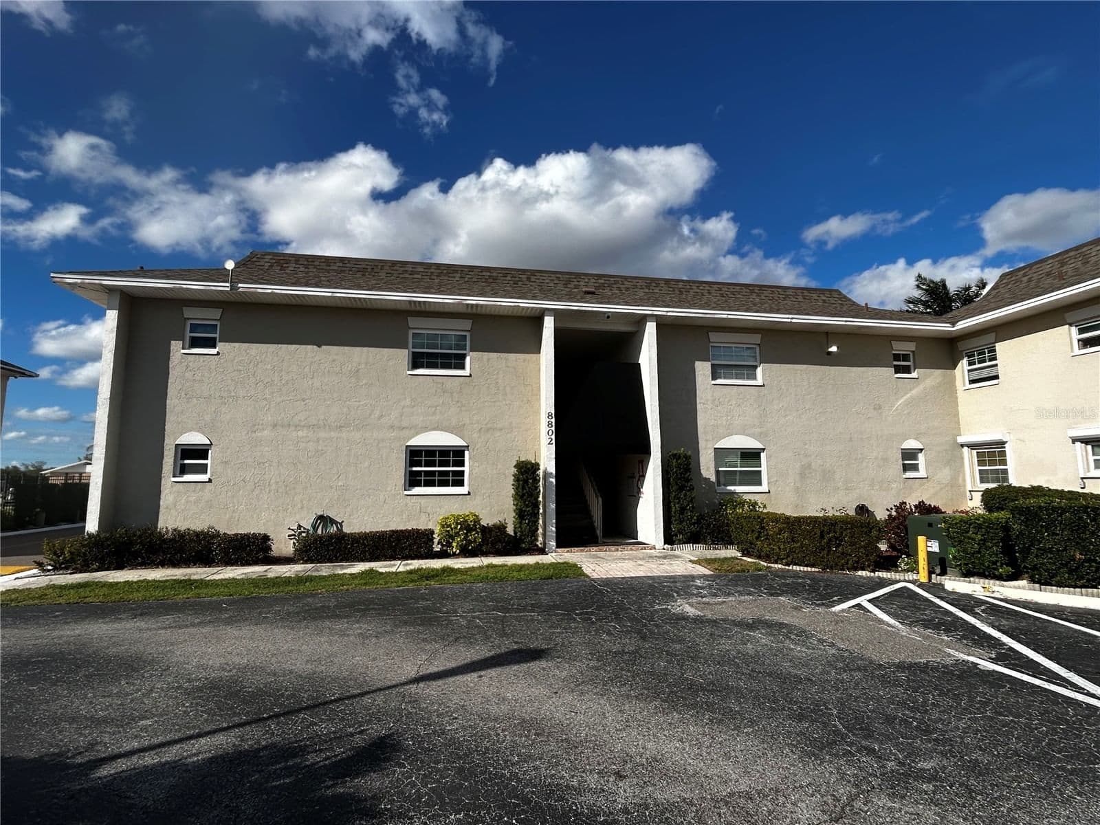 8802 BAY POINTE