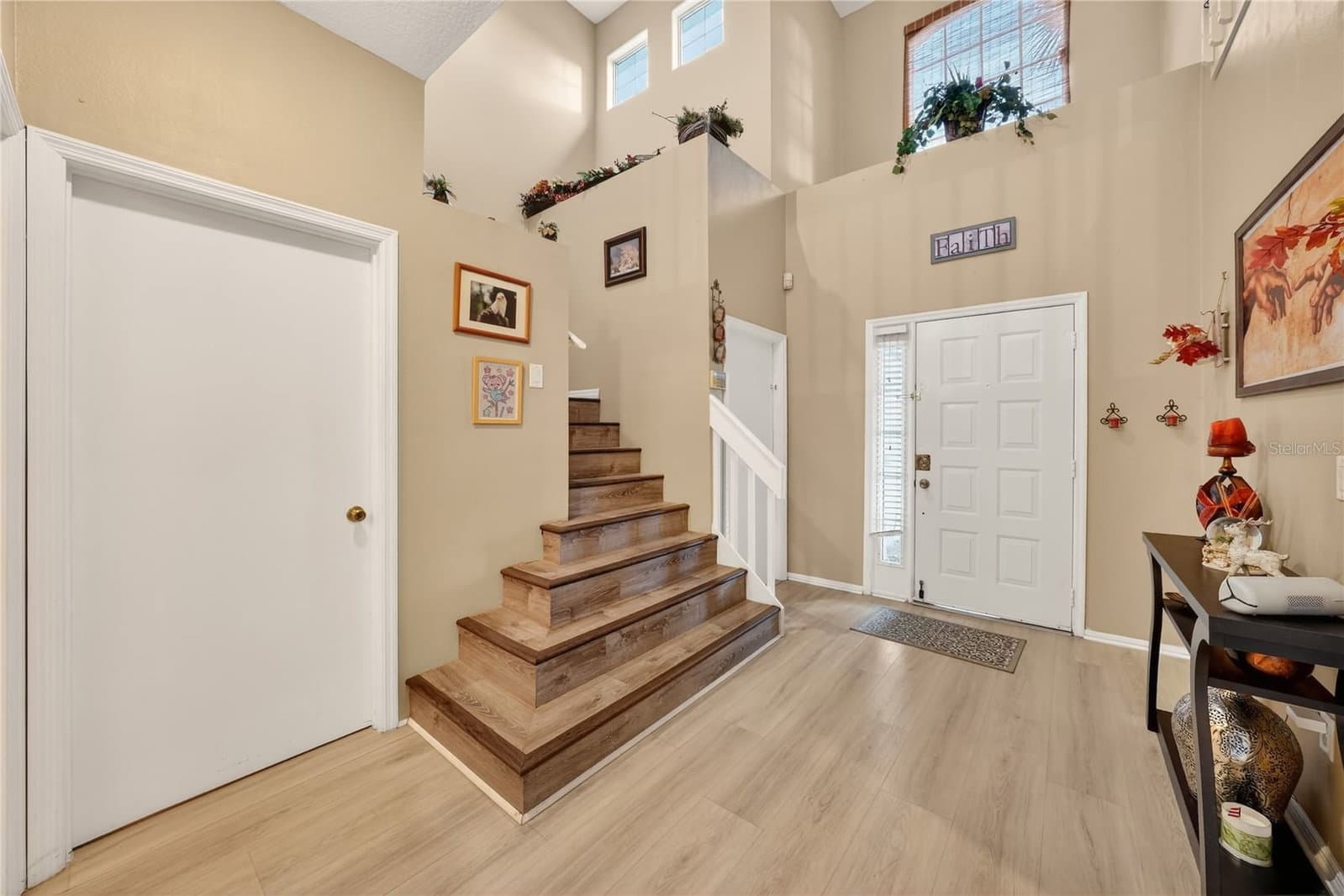 Photo 5 of 13230 MEADOWFIELD DR