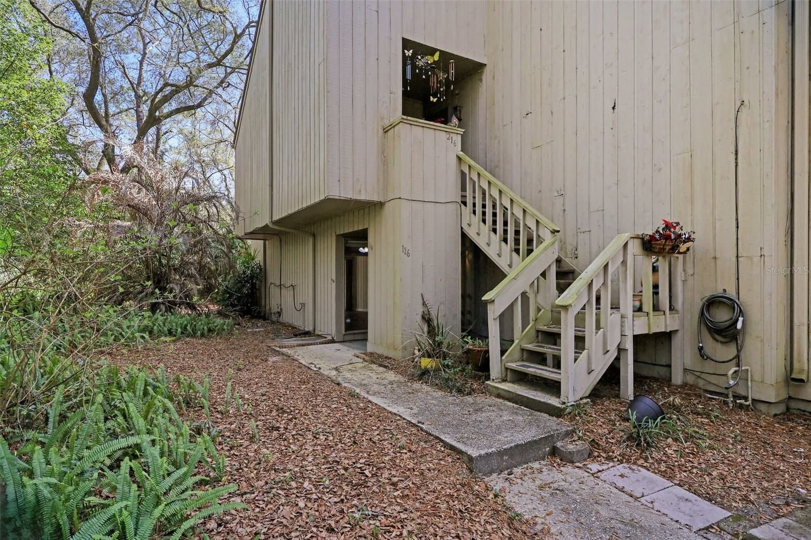 116 CROWN OAKS
