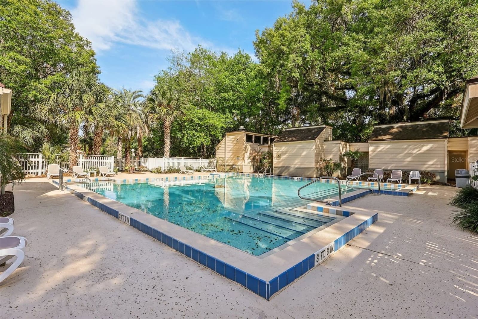 116 CROWN OAKS