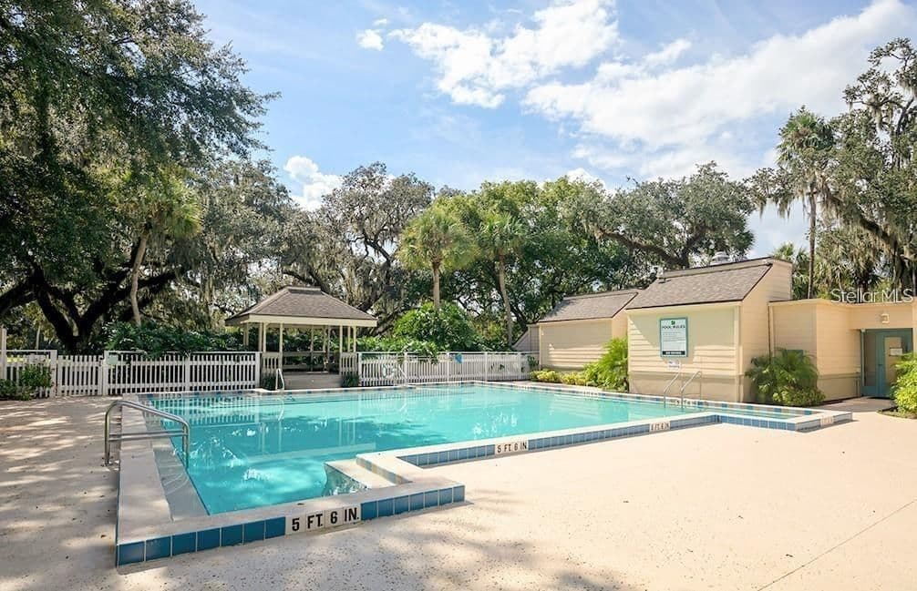 Photo 4 of 116 CROWN OAKS