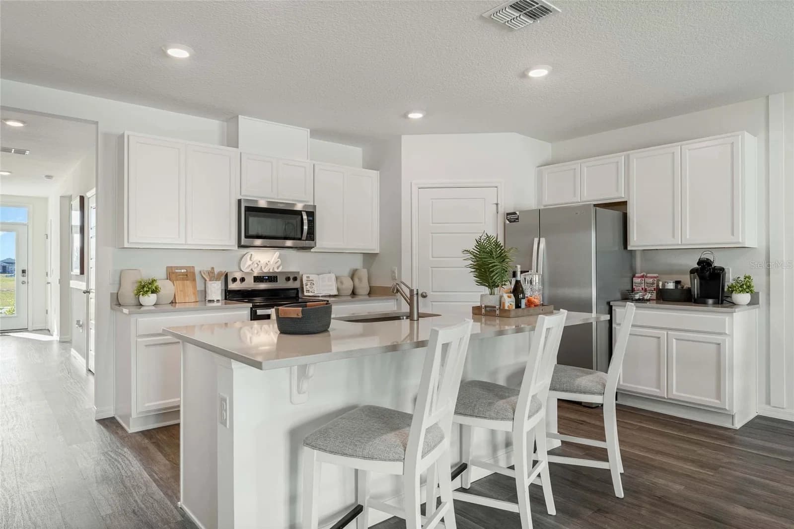 8595 CAPE FOX Cove