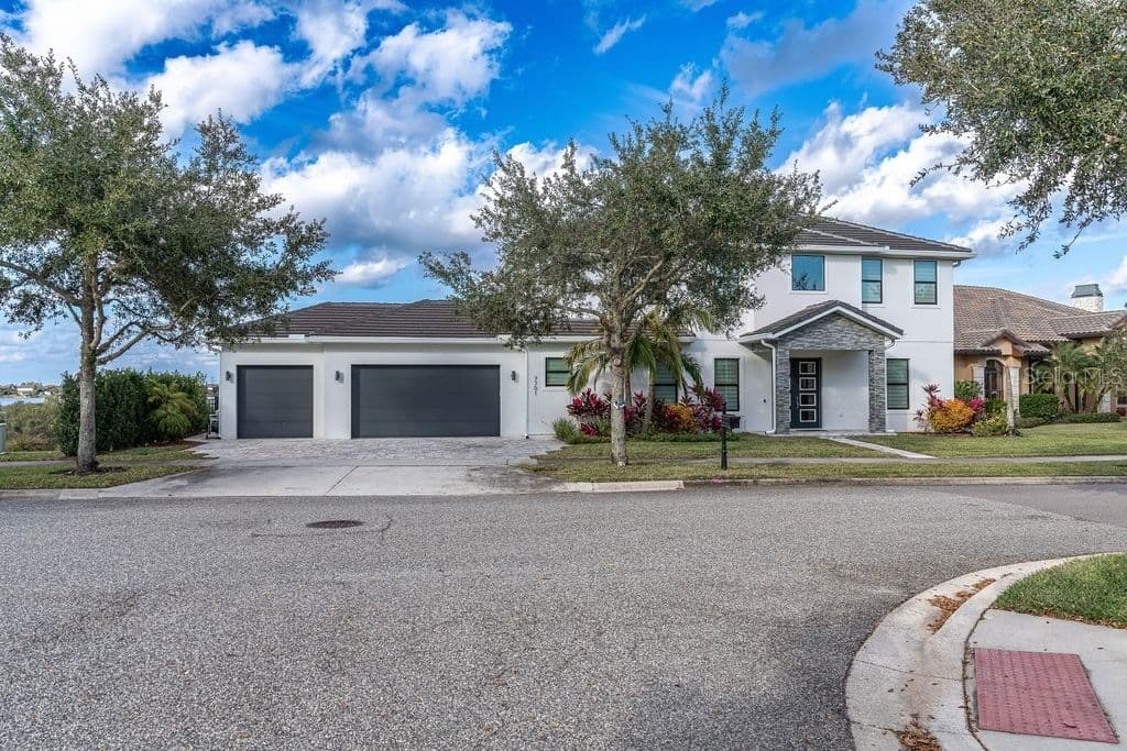 Photo 4 of 7701 SUMMERLAKE POINTE Boulevard