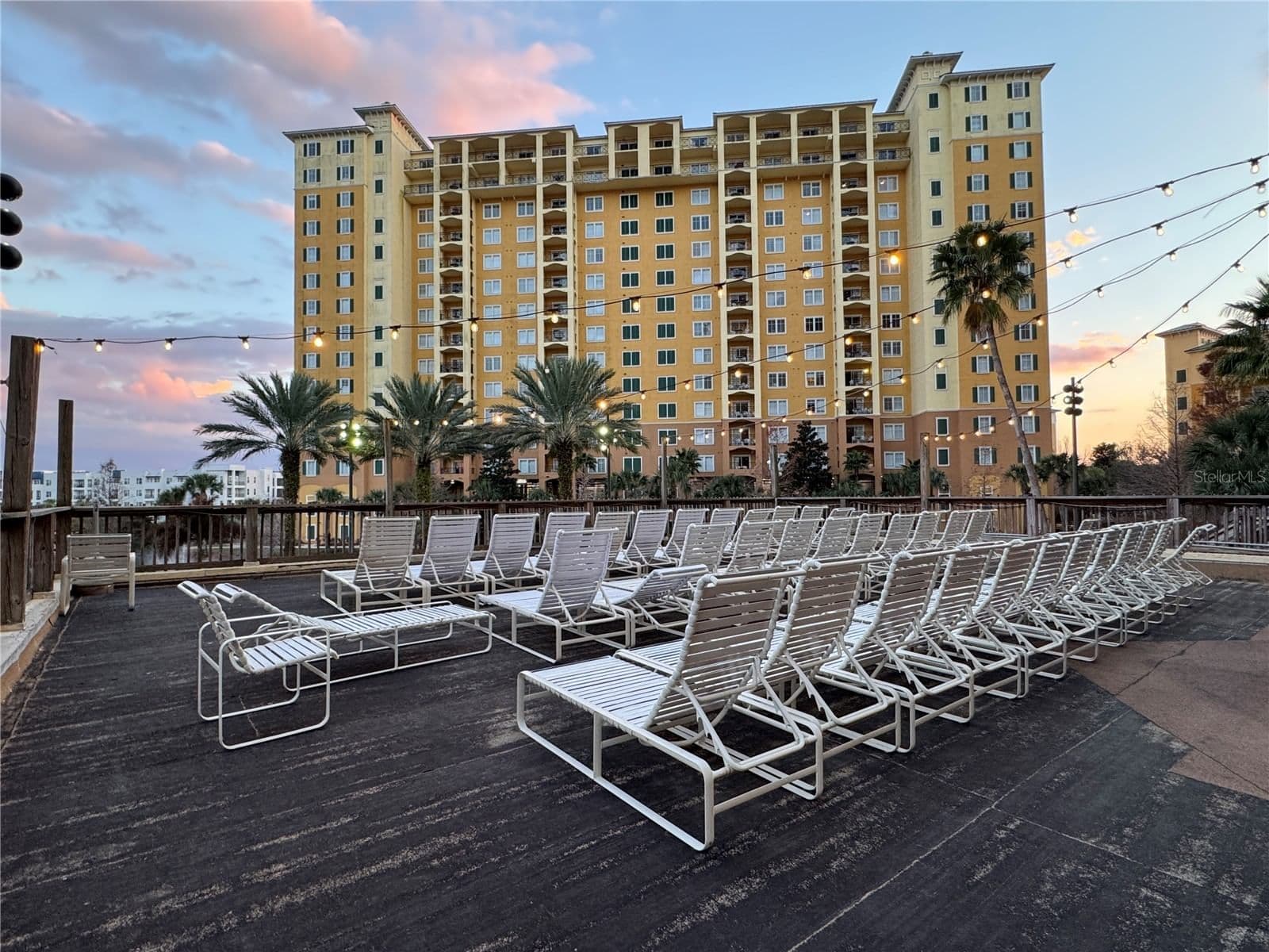 8125 RESORT VILLAGE