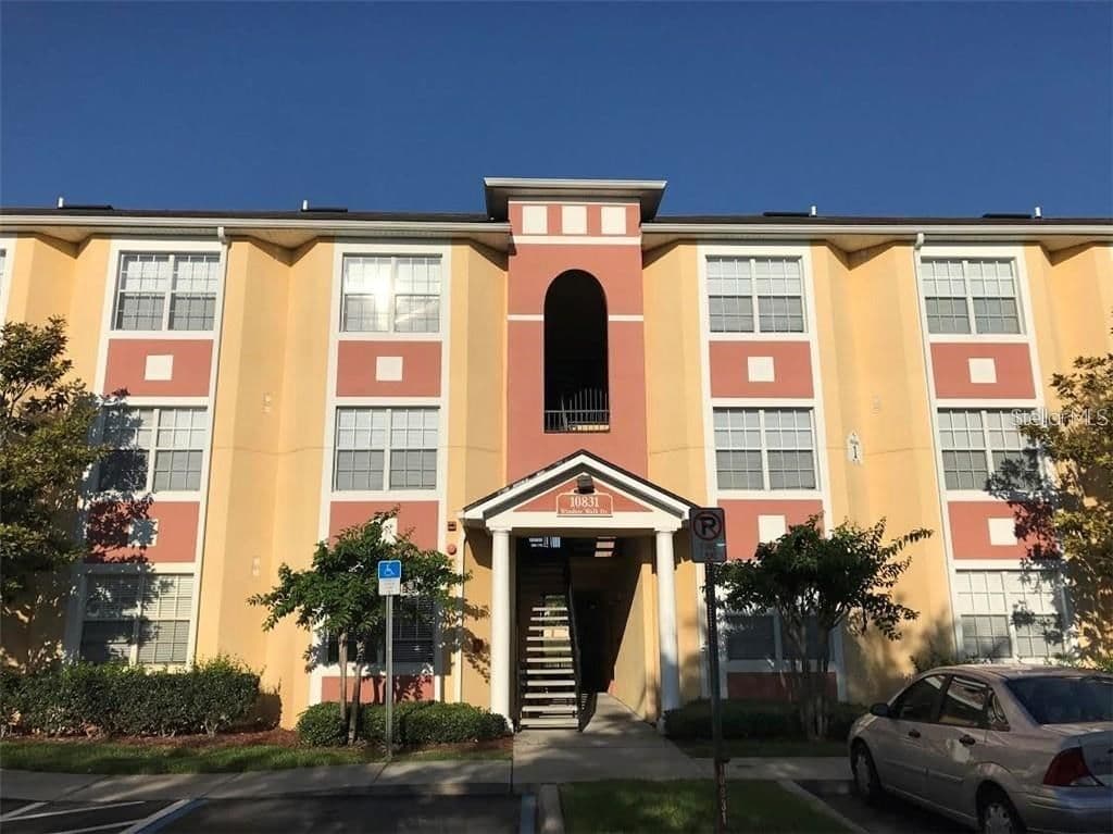 10831 WINDSOR WALK