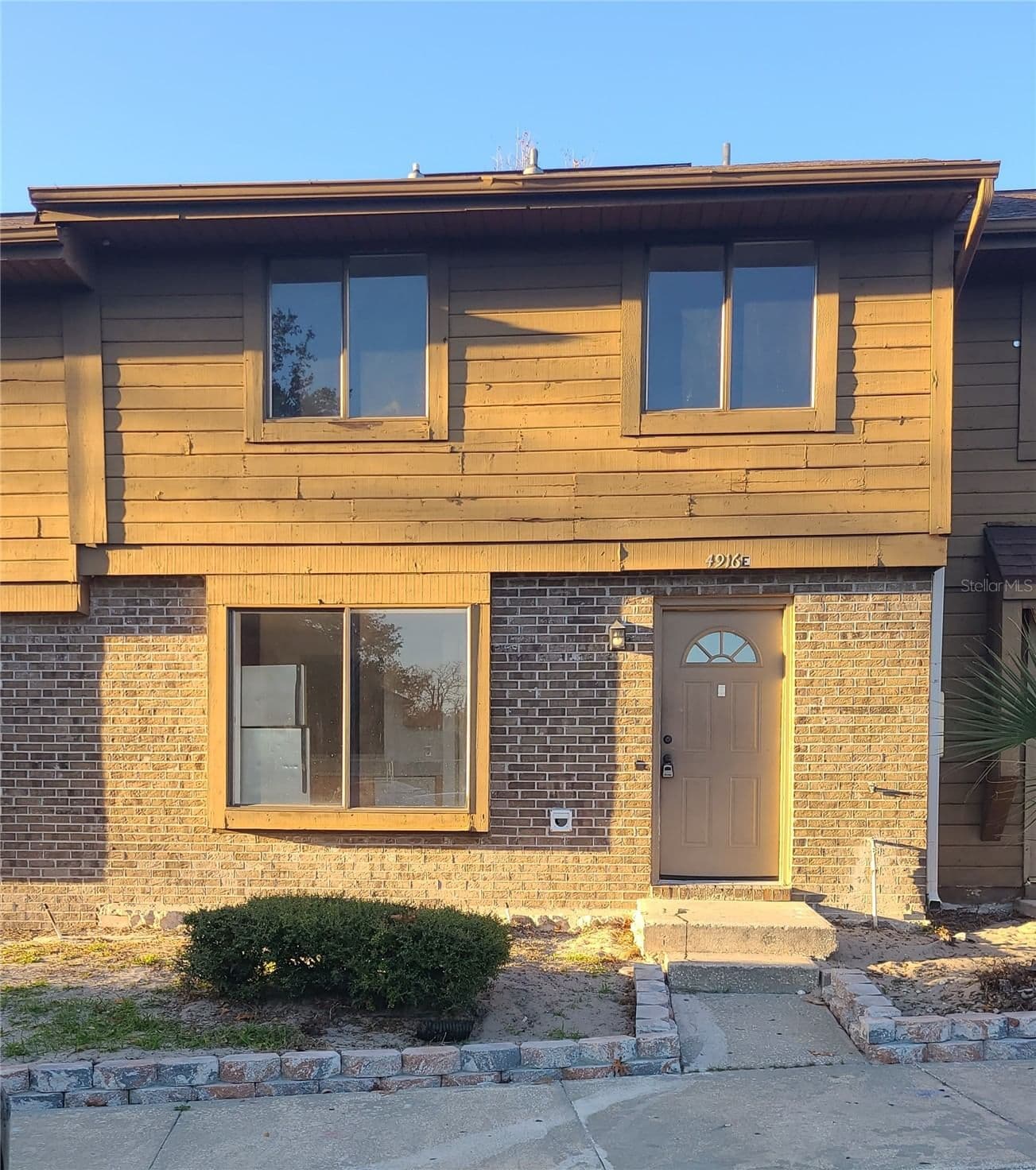 4916 SILVER OAKS VLG