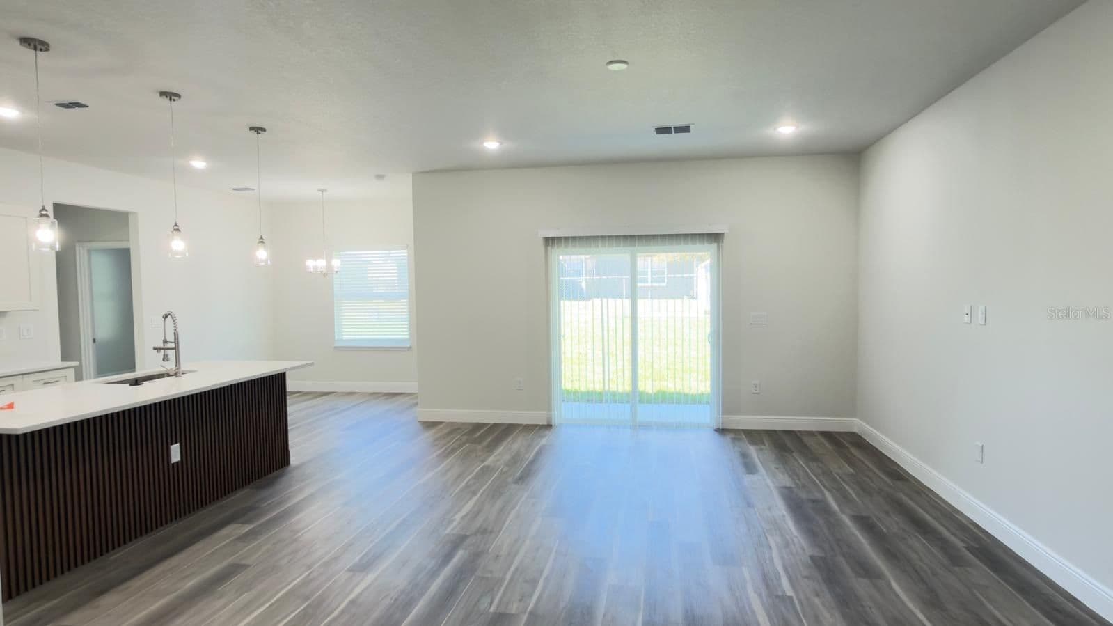 Photo 5 of 4522 170TH STREET