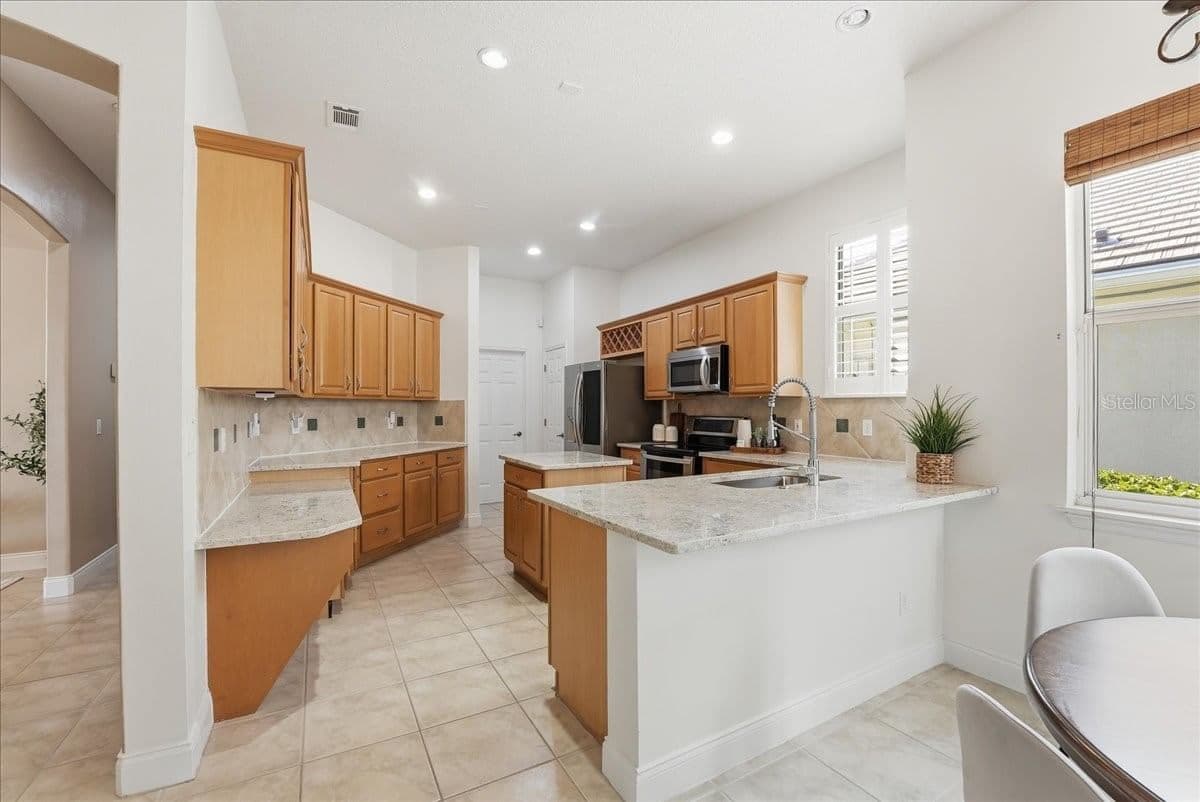 Photo 4 of 10926 WOODCHASE