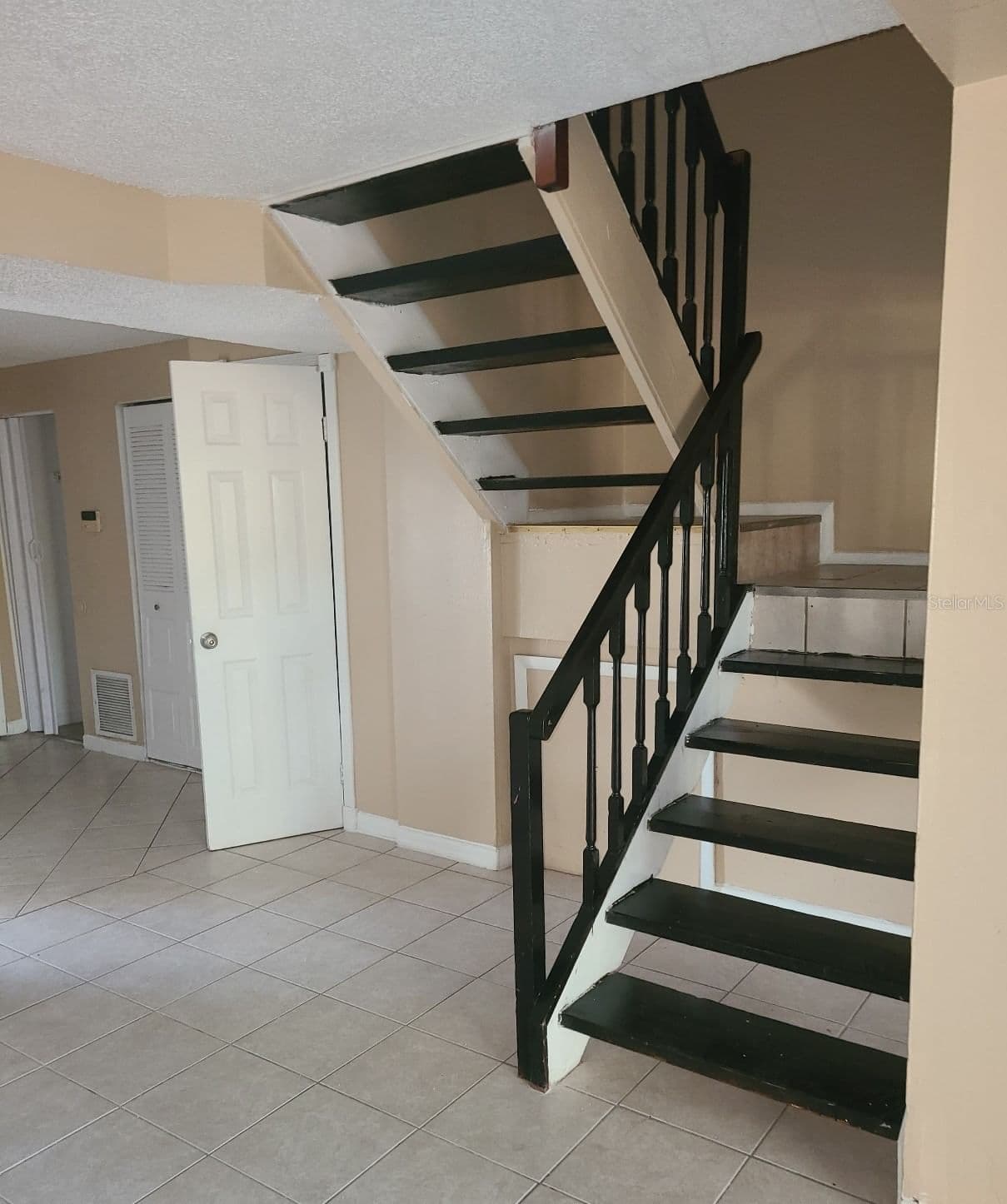 Photo 4 of 4910 SILVER OAKS