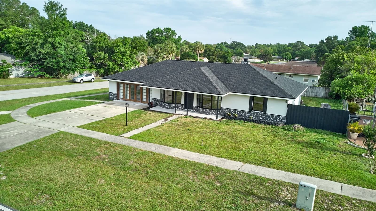 211 MARION OAKS