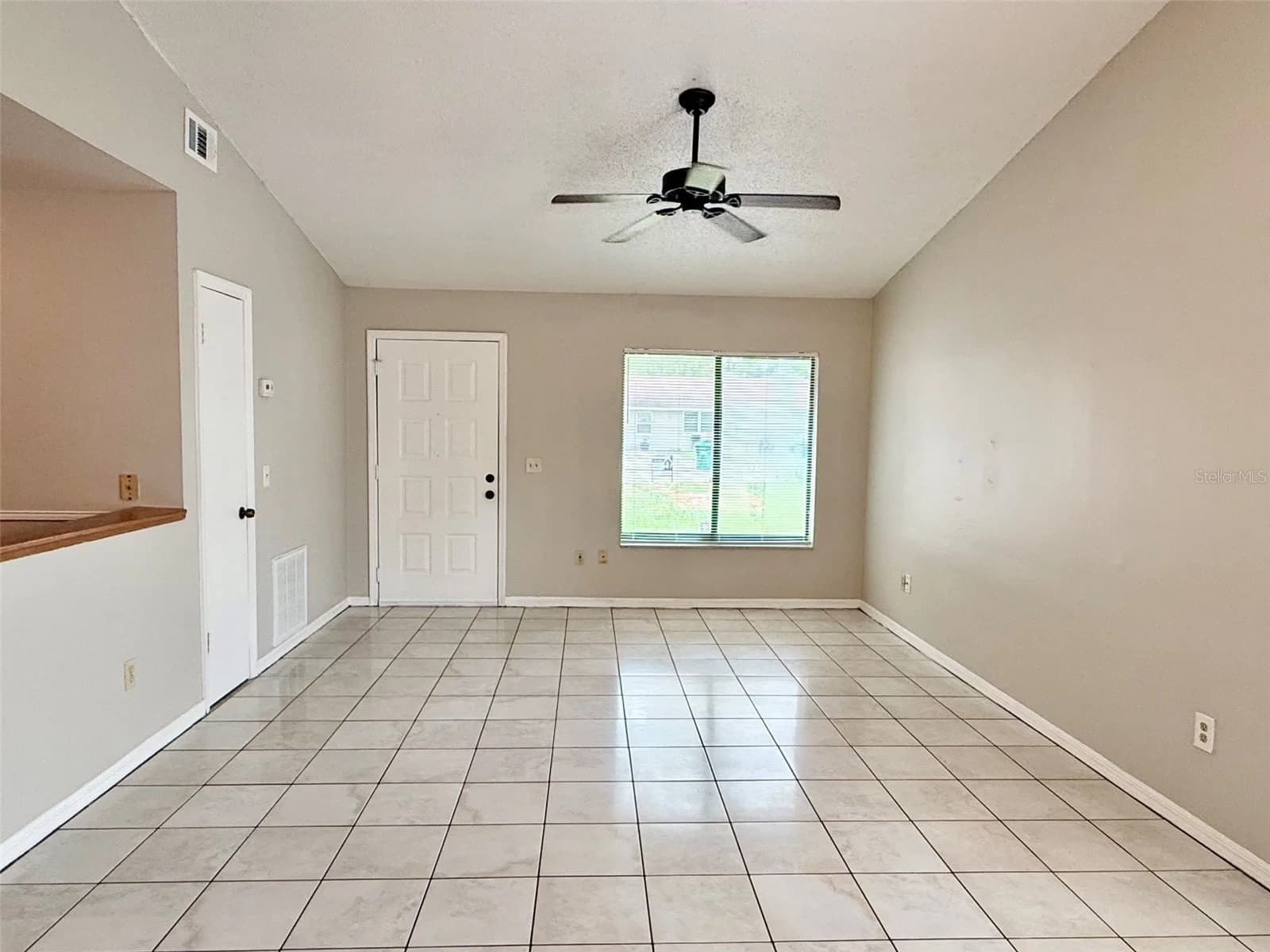 Photo 5 of 608 WARREN Avenue