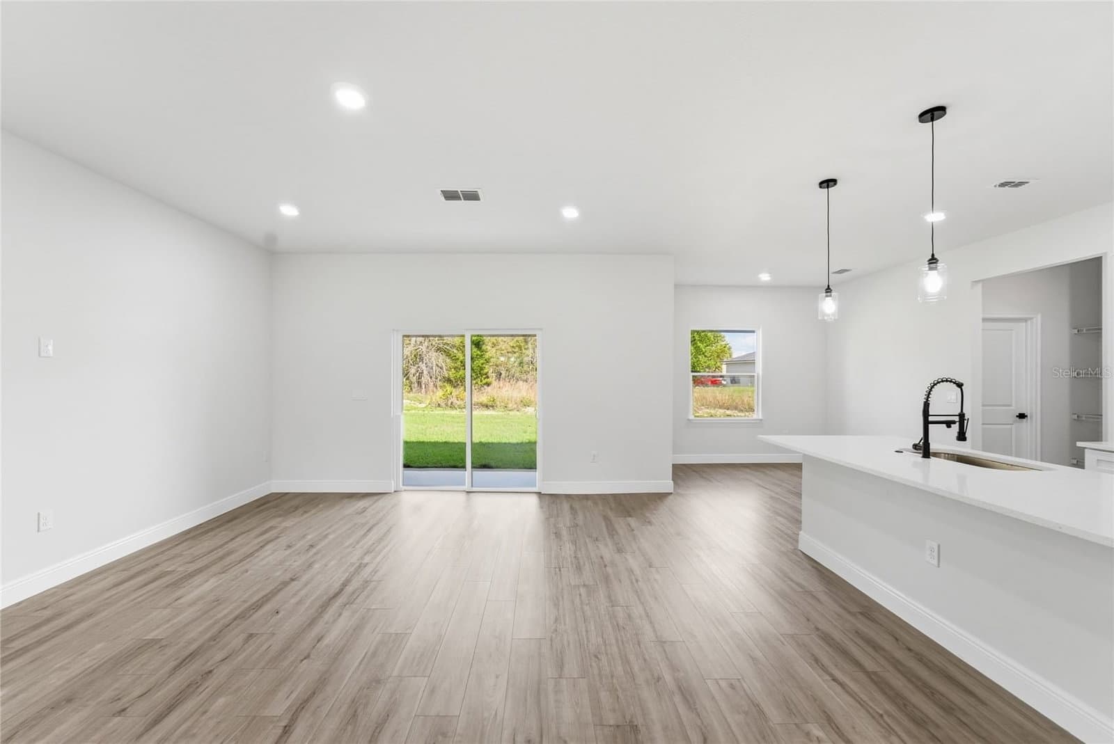 Photo 4 of 15811 59TH AVENUE