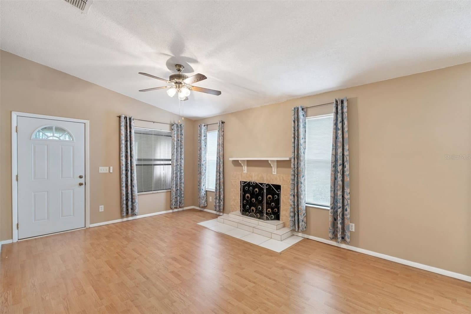 Photo 5 of 3148 S SEMORAN BLVD