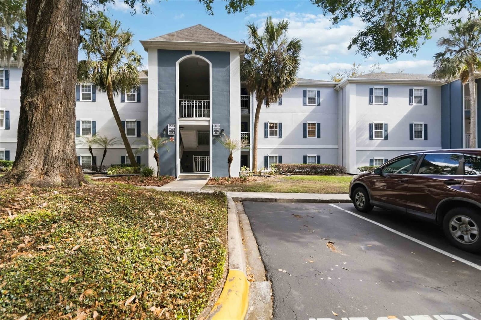6206 BAYHILL