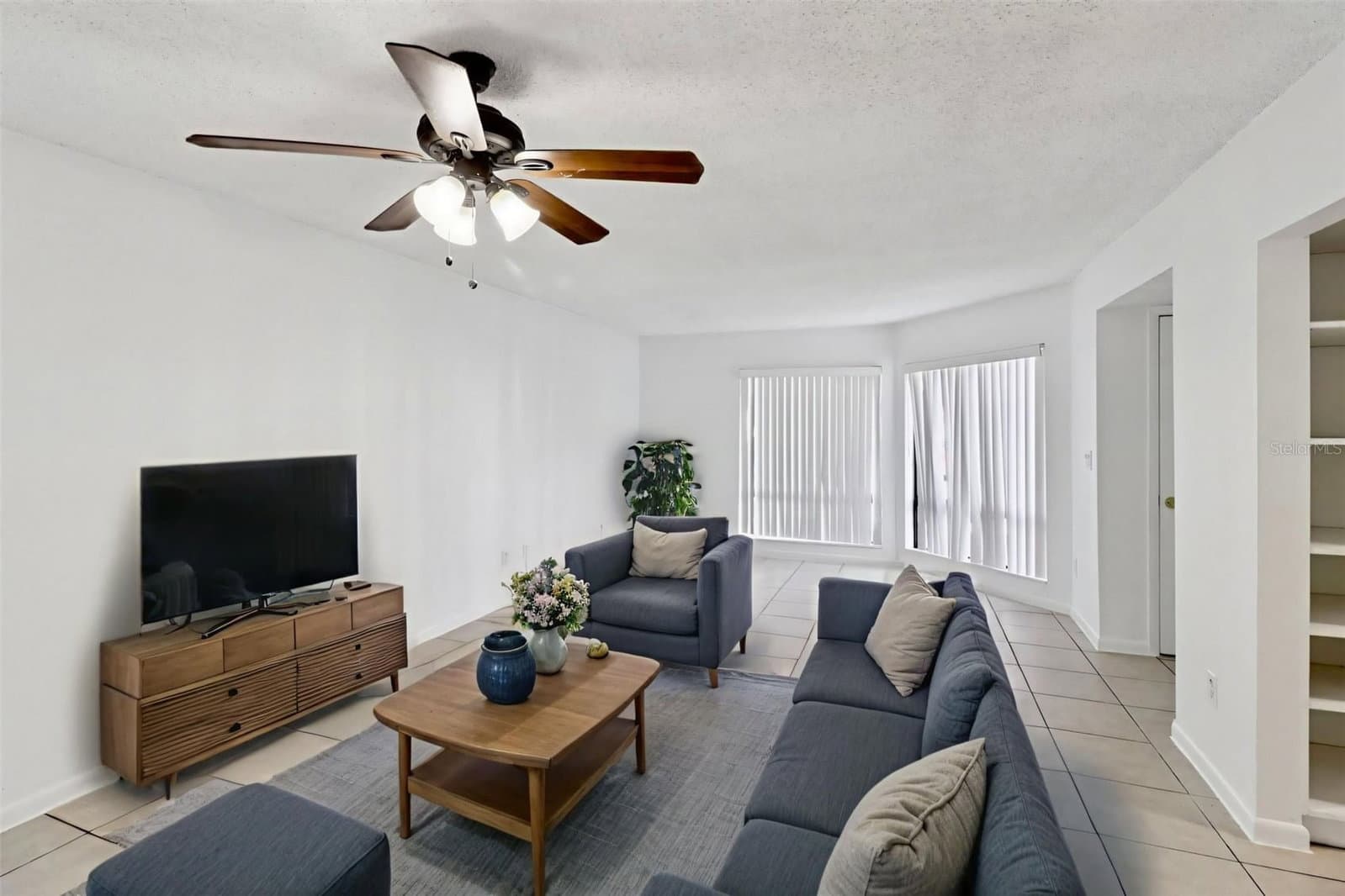 4369 AQUA VISTA