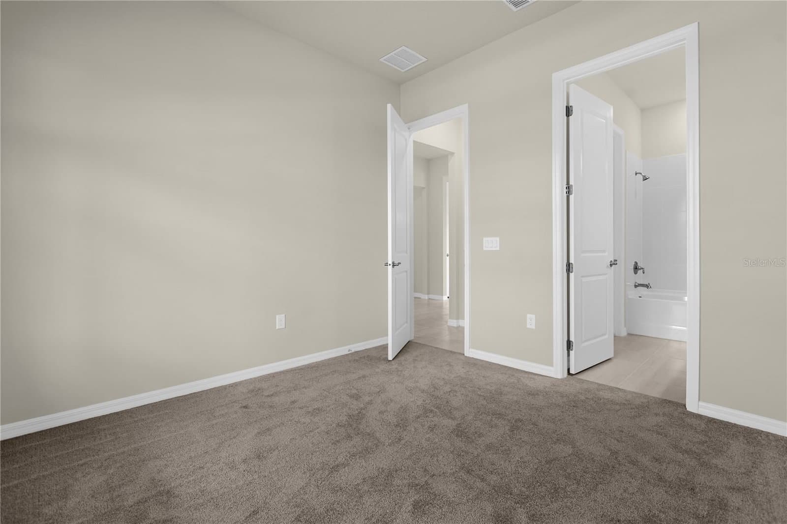 Photo 4 of 10411 PARK ESTATES AVENUE