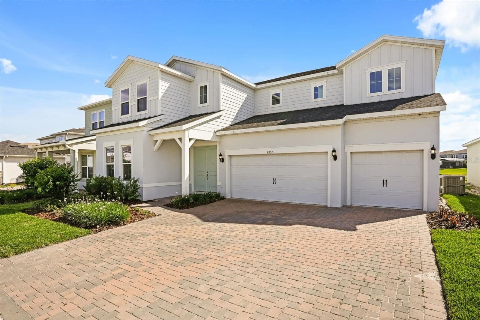 8352 PARK CLIFF