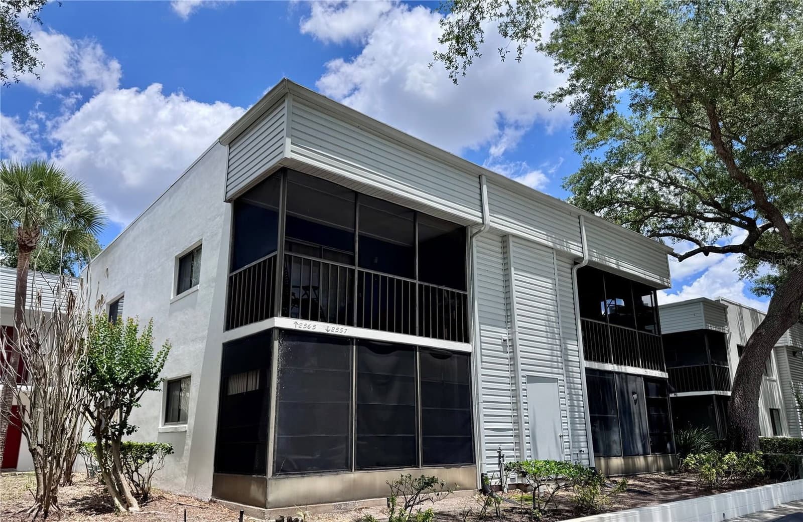 2565 OAK PARK
