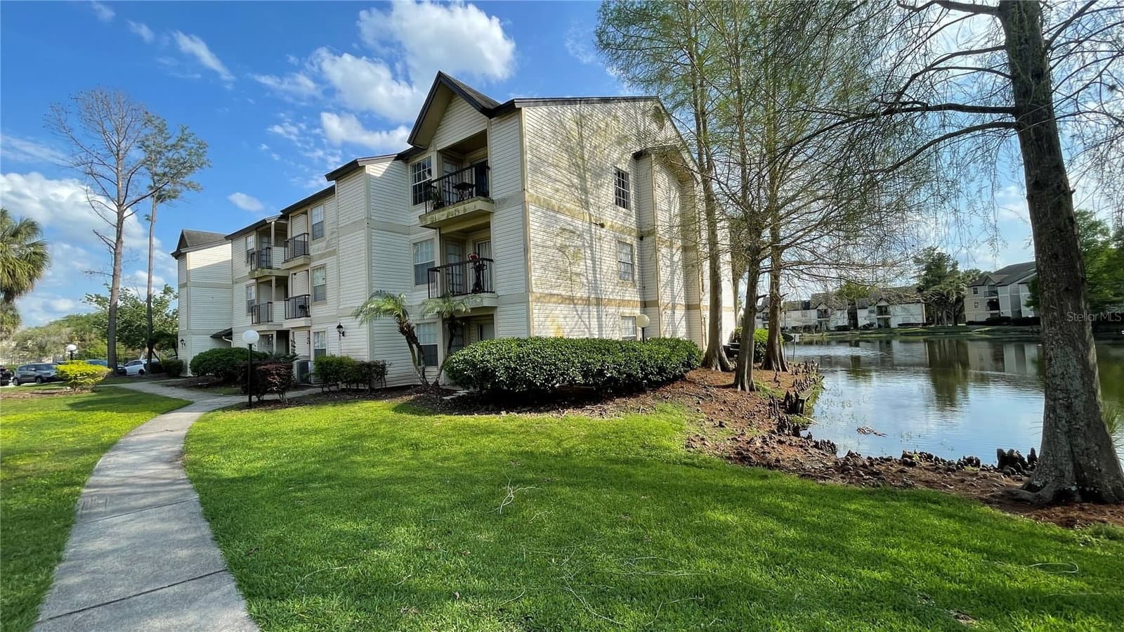 1948 LAKE ATRIUMS