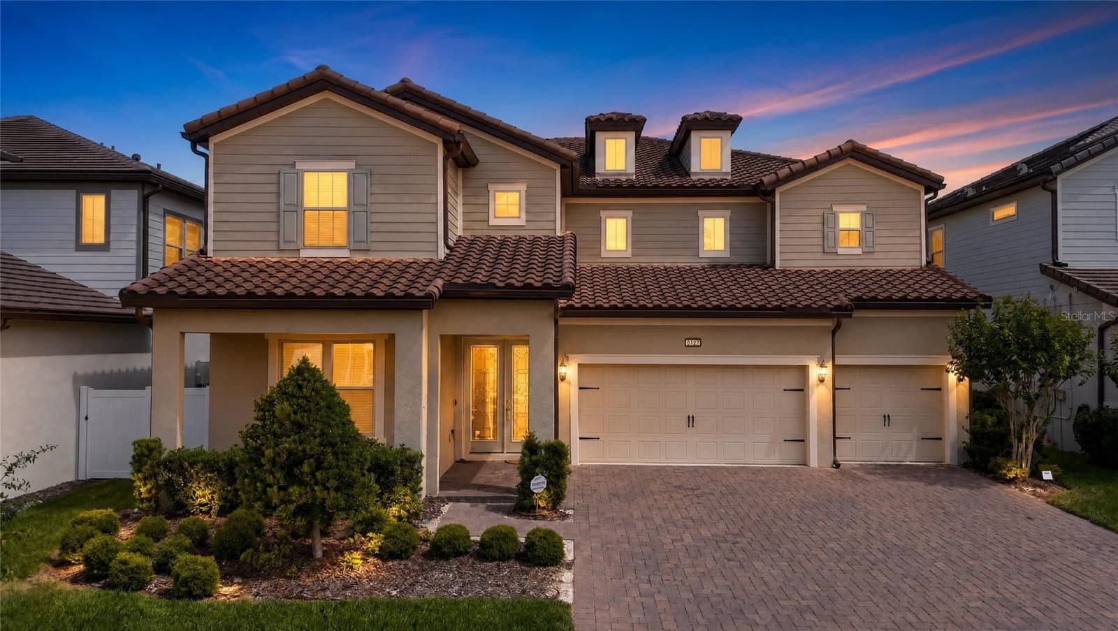 8059 LEAF GROVE
