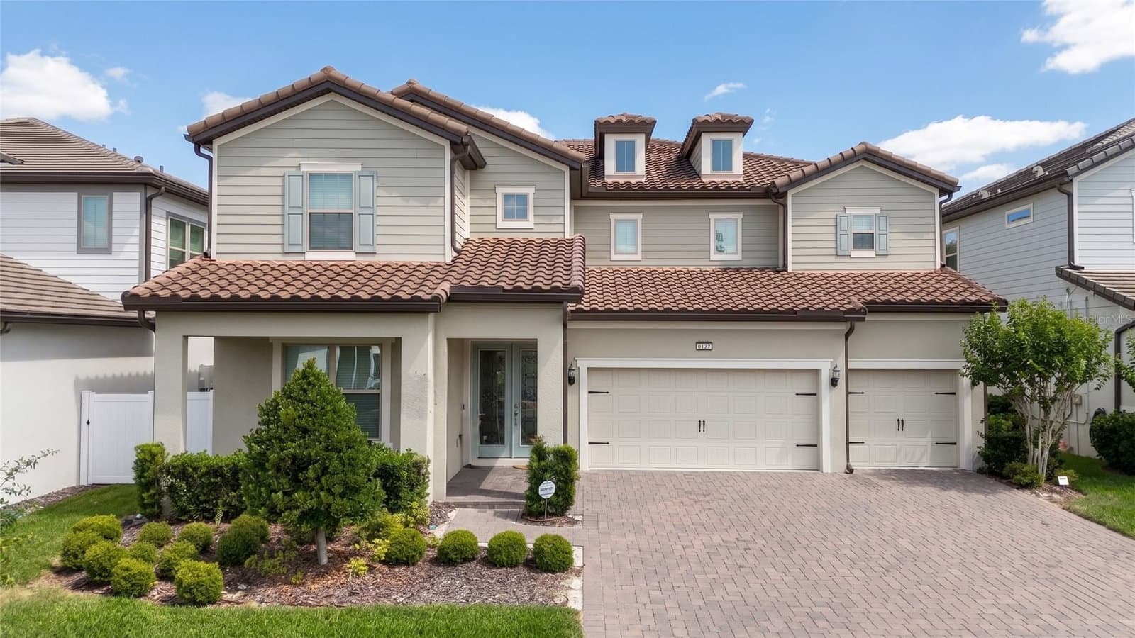 8059 LEAF GROVE